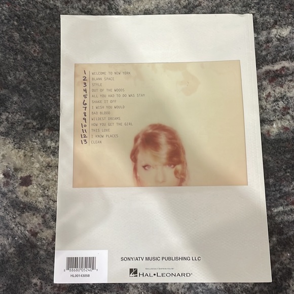 Taylor Swift Bundle - Picture 8 of 9